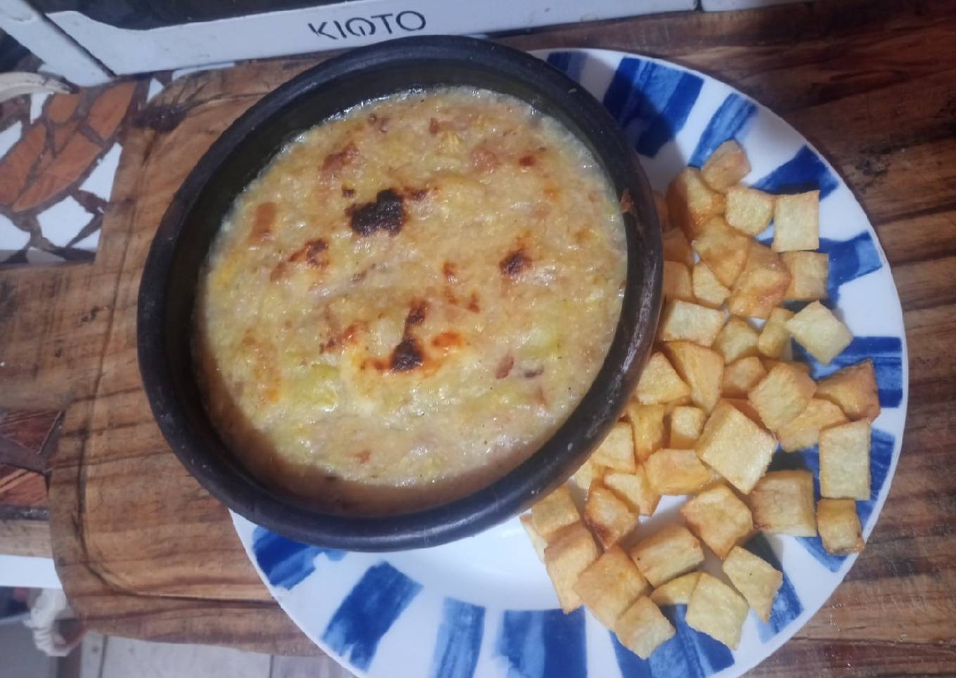 Chupe de zapallos italianos con papas fritas