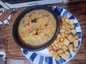 Una foto de chupe de queso con papa