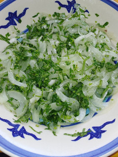 Una foto de Ensalada de Cebolla con Cilantro