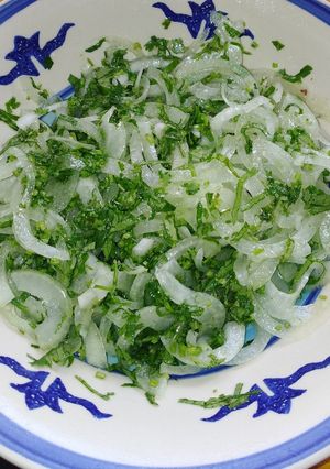 Una foto de Ensalada de Cebolla con Cilantro