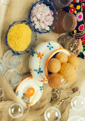 A picture of Gupchup (Pani Puri).