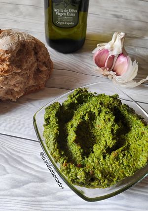 Una foto de Pesto de espinacas y tomate seco