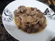 Una foto de mollejas de pollo en salsa