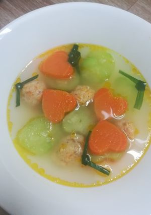 Hình của món Canh thịt viên dưa chuột cà rốt.
