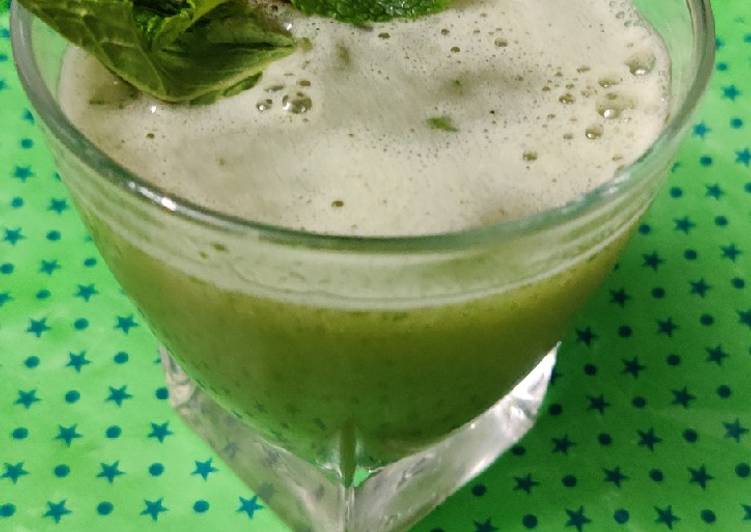 Simple Way to Make Homemade Grapes mint juice