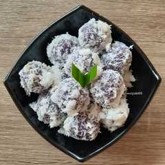รูปของ Klepon Ubi Ungu