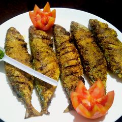 A picture of Green masala fish rava fry.