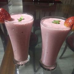 A picture of Strawberry shake.