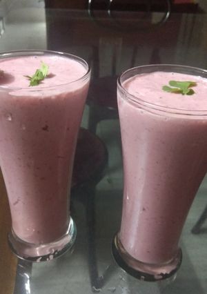 A picture of Strawberry shake.