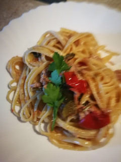 Foto di Linguine tonno e olive e pomodorini
