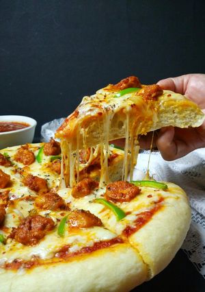 A picture of Chicken Tikka Pizza.