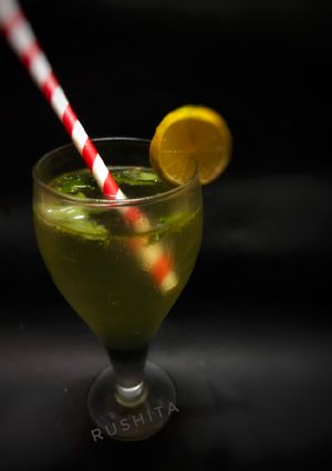 A picture of Mint Lemonade.