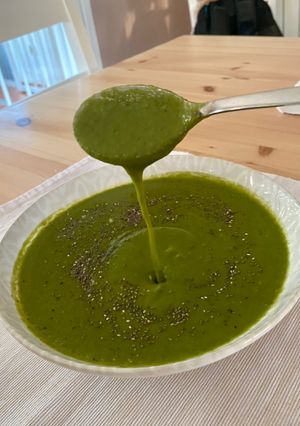 Una foto de Crema de verduras: Brócoli, Espinacas, Kale y más!
