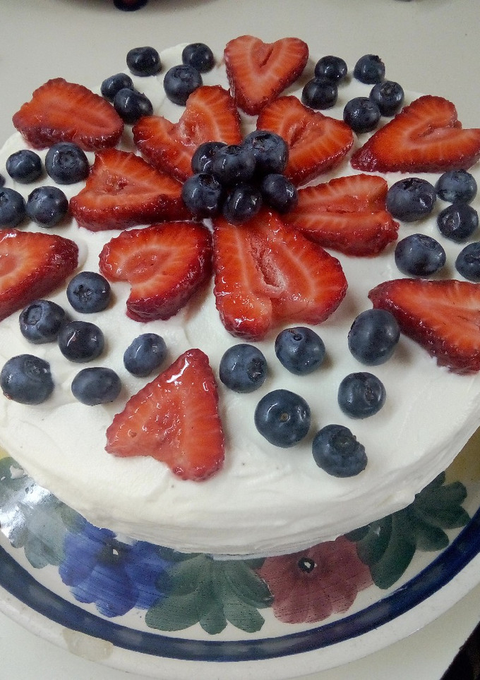 Una foto de Crema y frutas