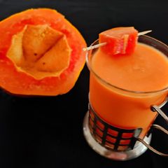 A picture of Papaya milk shake.
