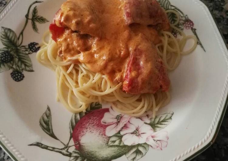 Spaghetti con pimientos del piquillo relleno