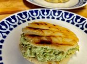 Una foto de arepas aguacate