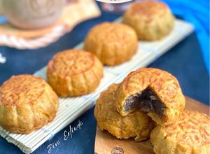 Foto resep Mooncake Ubi Kuning isi Ayam Kacang Merah