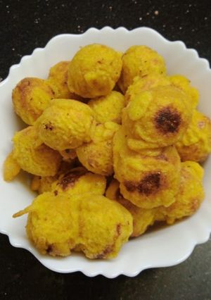 முந்திரி கொத்து (Munthiri koththu recipe in tamil) செய்முறை முக்கிய புகைப்படம்
