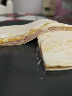Una foto de 🌮 Quesadilla de jamón, queso y huevo