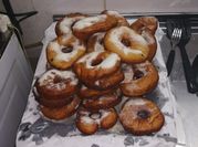 Una foto de donas caseras