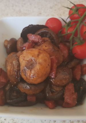 A picture of My Garlic Mushrooms & Chorizo cooked in Garlic Butter.