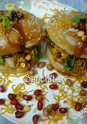 A picture of Dabeli.