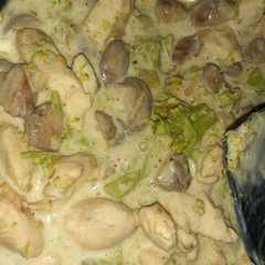 Una foto de Salsa de champiñones light con brócoli 🥦🍄🍗