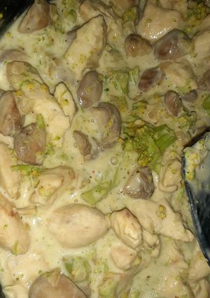 Una foto de Salsa de champiñones light con brócoli 🥦🍄🍗