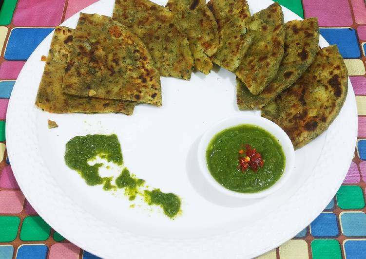 Steps to Make Autumn Bathua ke paranthe
