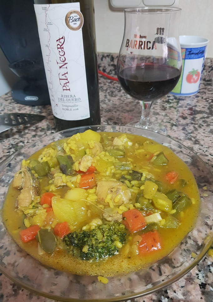 Una foto de Guiso de verduras con merluza y arroz!!!