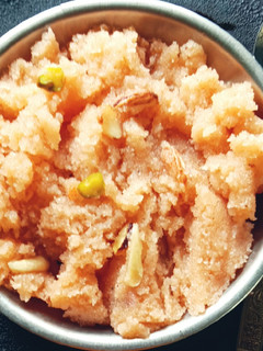 सूजी का हलवा (suji ka halwa recipe in Hindi) रेसिपी मुख्य फोटो