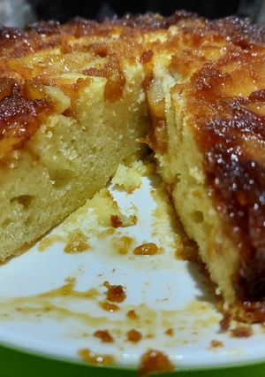 Una foto de Torta de manzana invertida 🍎🍏😋