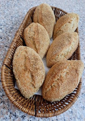 Une photo de Petits pains complets au son de blé 🌾🥖