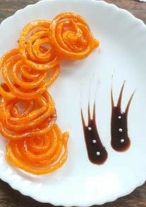 जलेबी (jalebi recipe in Hindi) रेसिपी मुख्य फोटो