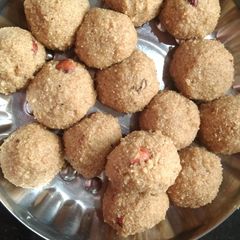A picture of Sooji Atta laddu.