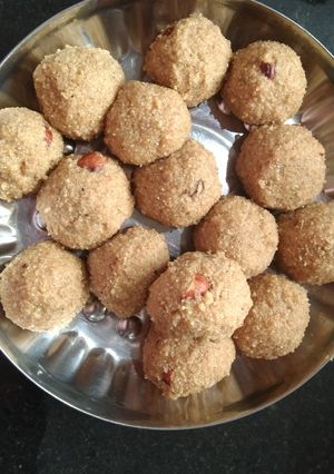 A picture of Sooji Atta laddu.