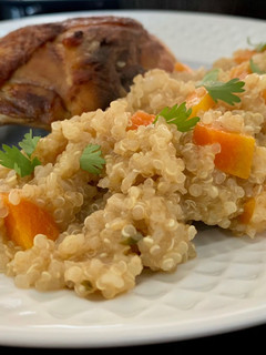 Una foto de Risotto de quinoa con habitas y zanahoria