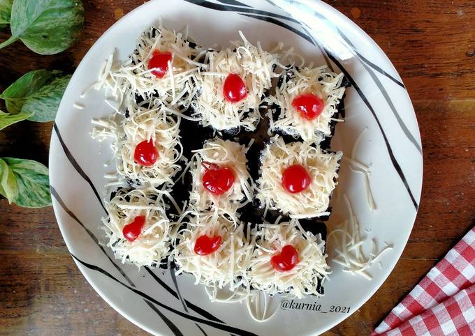 Eggless Chocolate Cake (No Mixer)
