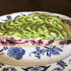 A picture of California Farm Kiwi Blackberry Mascarpone Pie.