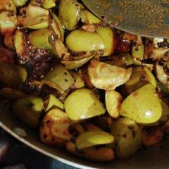 A picture of Mango pickle.