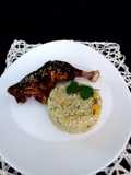 Pollo con mole y arroz mexicano