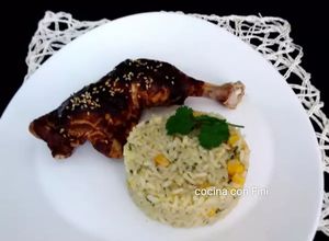 Foto principal de Pollo con mole y arroz mexicano