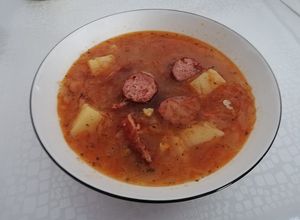 Foto principal de Kapustnica 🇸🇰🍲 - Sopa eslovaca de col y carne ahumada