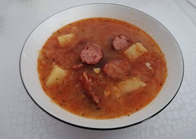 Kapustnica - Receta eslovaca - Sopa de col y carne ahumada