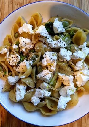 A picture of Pasta with broad beans and ricotta.