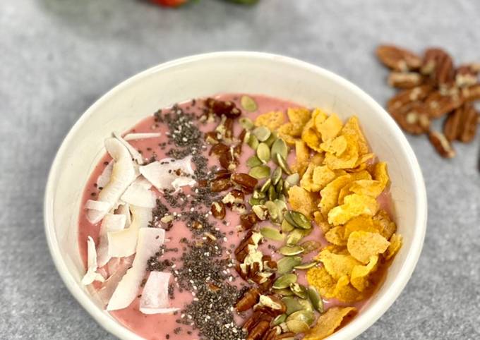 Smoothie bowl à la fraise