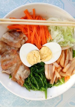 รูปของ บะหมี่เกาหลี บิบิมบับ (อย่างง่าย)