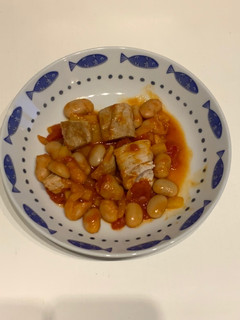 Foto di Spezzatino di tonno fresco con umido di fagioli bianchi
