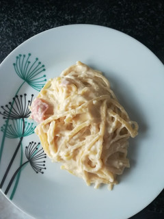 Una foto de Tallarines a la carbonara
